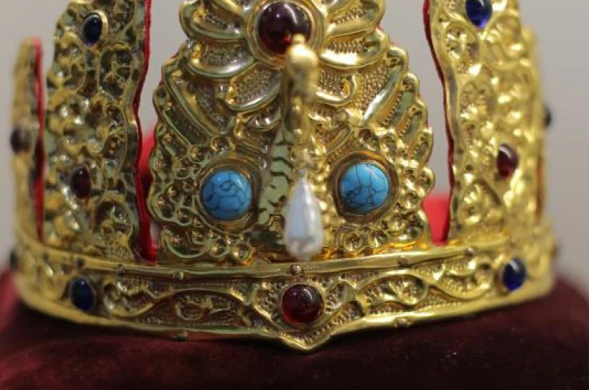 Reconstruction of the crown of Kultegin